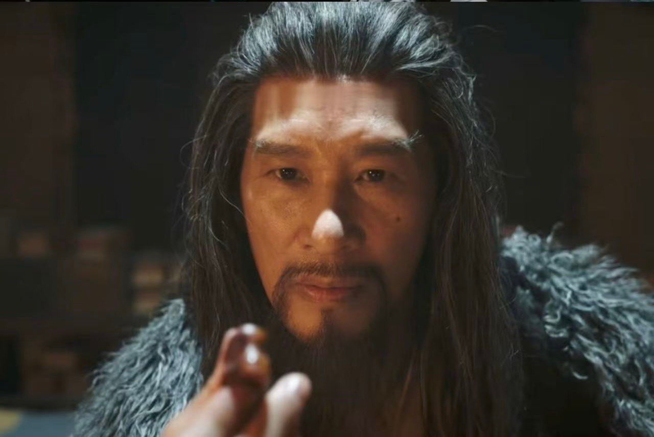 长安二十四计58岁的王劲松老师正是穿深v的年纪 