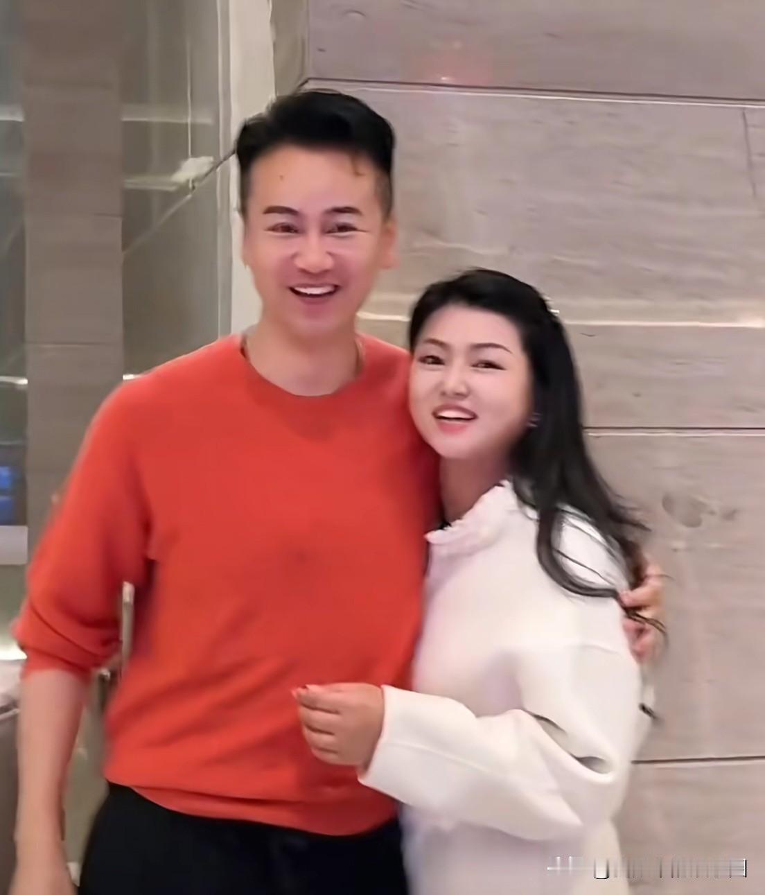 徐子崴、眼中的婚姻殿堂

近日，歌手徐子崴、罗姣在直播间回答了网友提出的他们两人