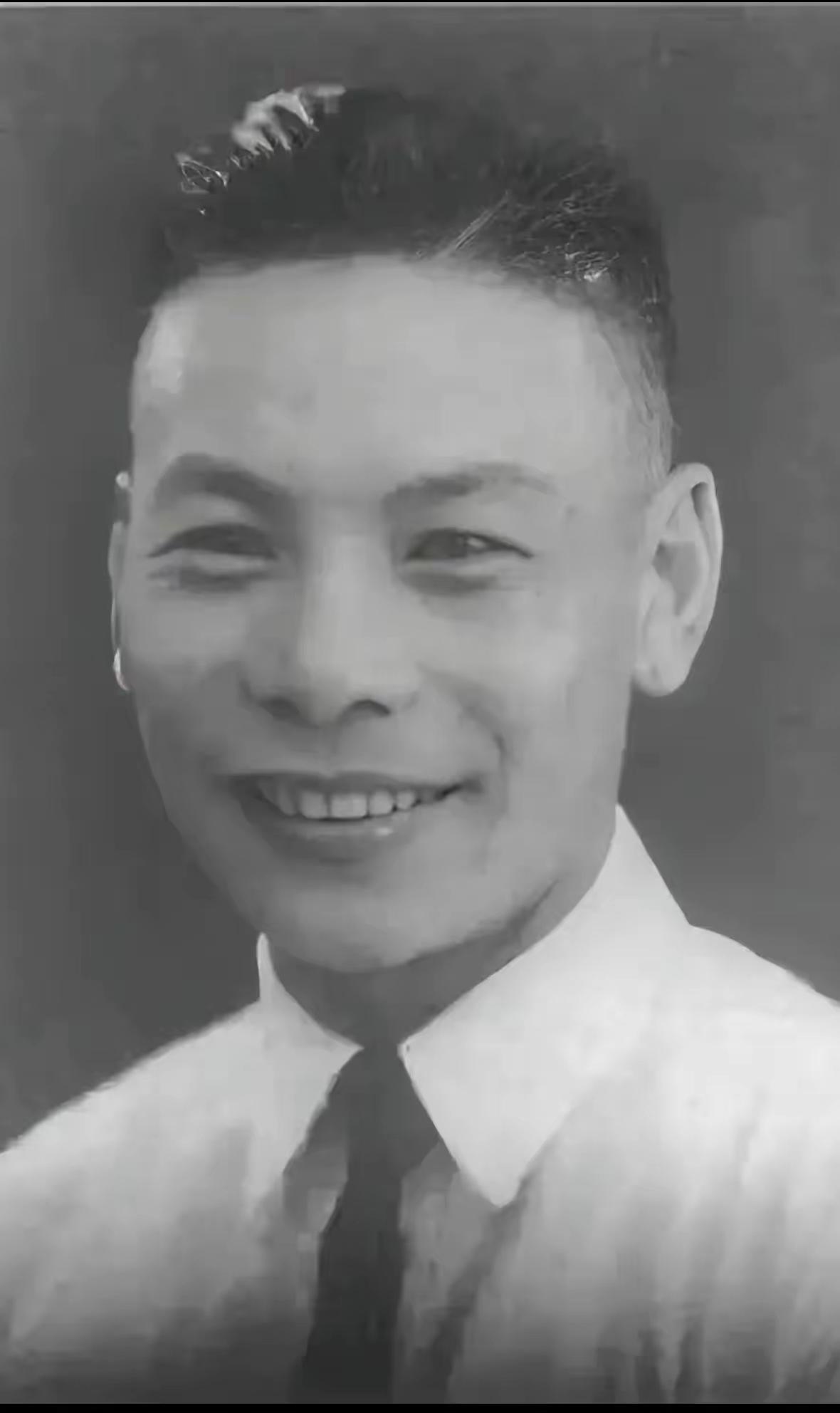 已经离开38年了，斯人已逝，回味他说过的话，泪水潸然！“世界上没有铁打的江山。丢