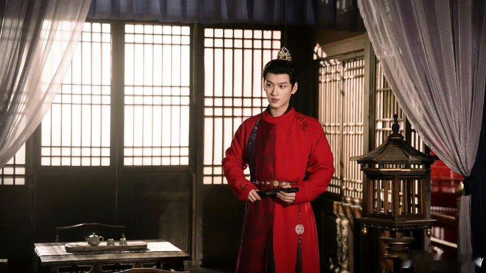 秦天宇胡亦瑶这幕和结婚有什么区别秦天宇和胡亦瑶同框画面太绝，温馨甜蜜氛围拉满。那