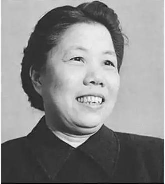 1992年邓颖超不幸离世，身后秘书赵炜特意向中央递交四项请求，谁料中央看完直接表