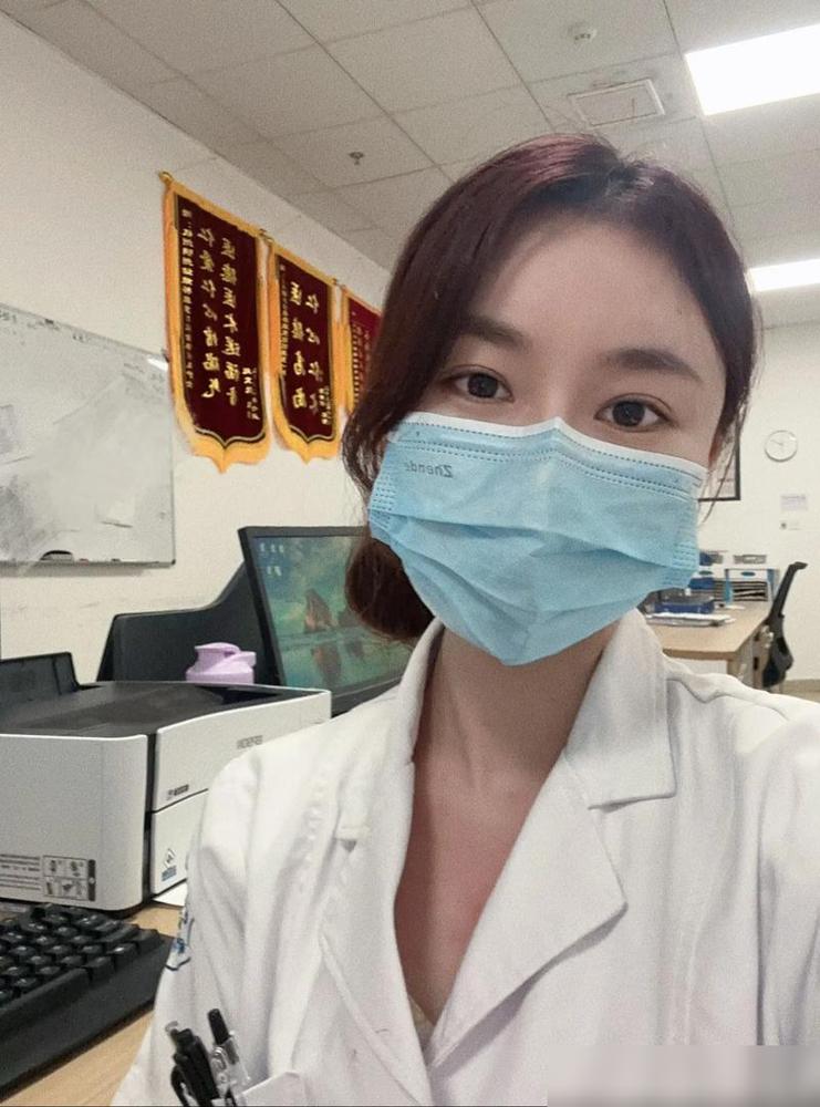 规培三年，我爸妈每个月倒贴我2000块活命。

说真的这情况真不是个例，我侄子去
