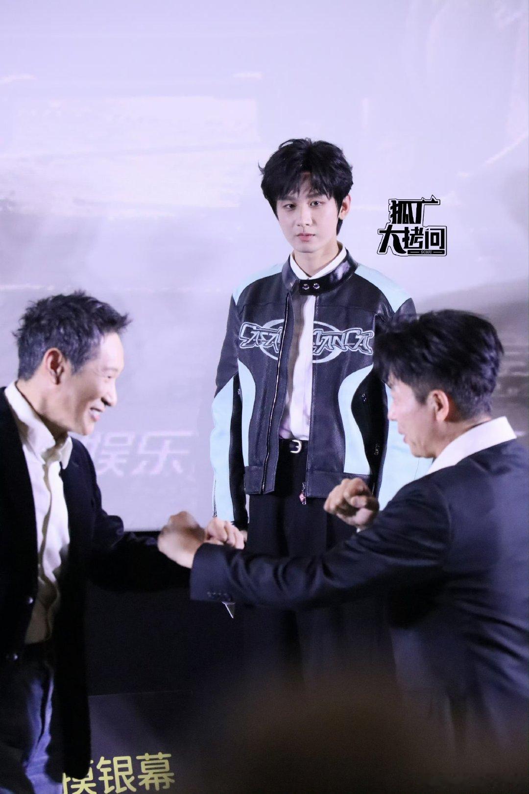 成毅追剧团活动生图状态成毅长安二十四计追剧团生图成毅长安二十四计追剧团生图 