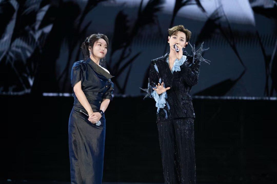 《眼泪落下之前》汪苏泷和李雪琴合唱版。李雪琴作词汪苏泷作曲，这两人的合作真的太有