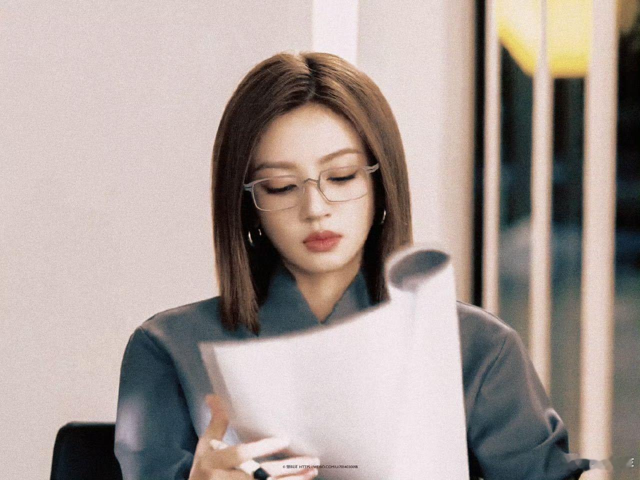 何瑞贤首部职场剧何瑞贤终于演职场剧了！首部职场作品就塑造出这么亮眼的辛特助，利落