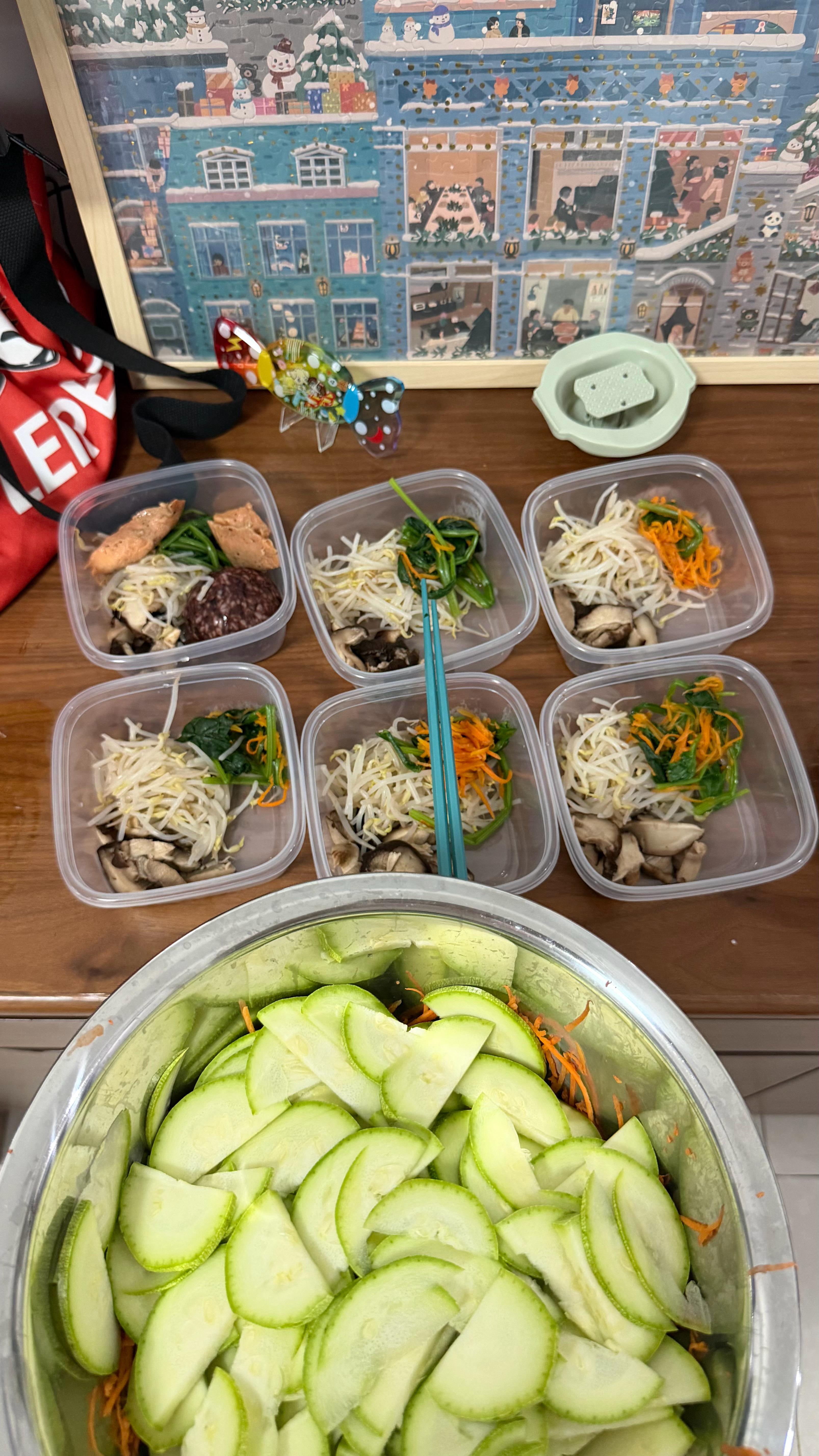 也没人给我说瘦干螂饮食备餐这么麻烦啊天都黑了 我还有一锅西葫芦和胡萝卜没煮👩?