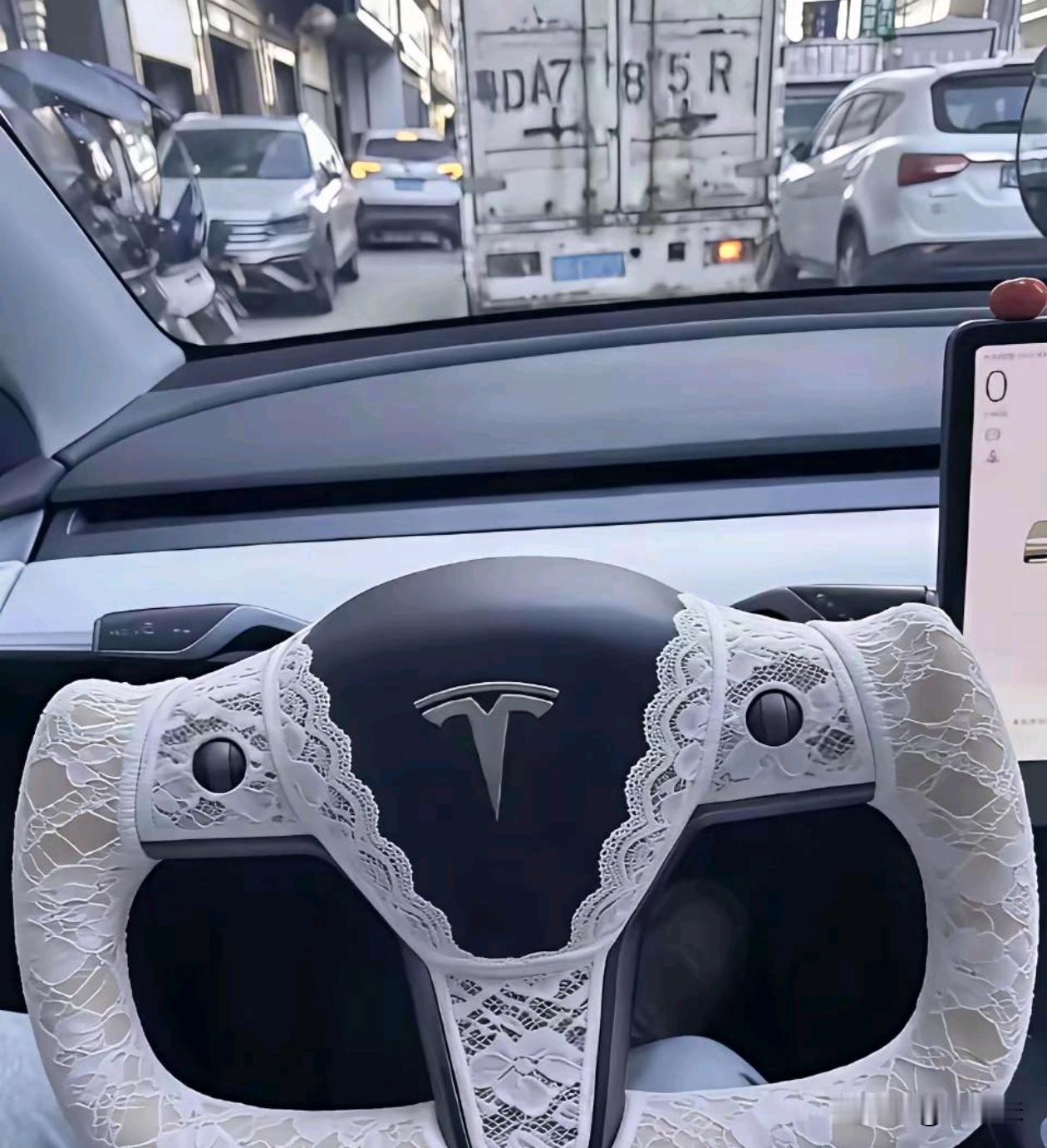 这是女生布置的方向盘，想看看男生的方向盘是什么样的