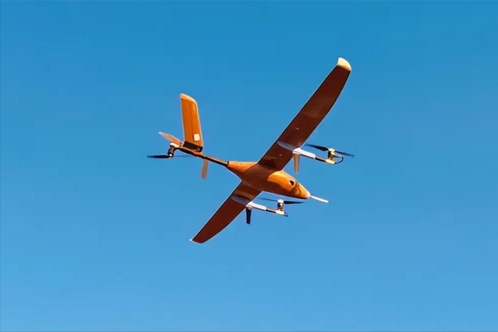 美国还在全球搜刮碳纤维原材料，中国直接绕过去了，用竹子造出了无人机。五分之一的重