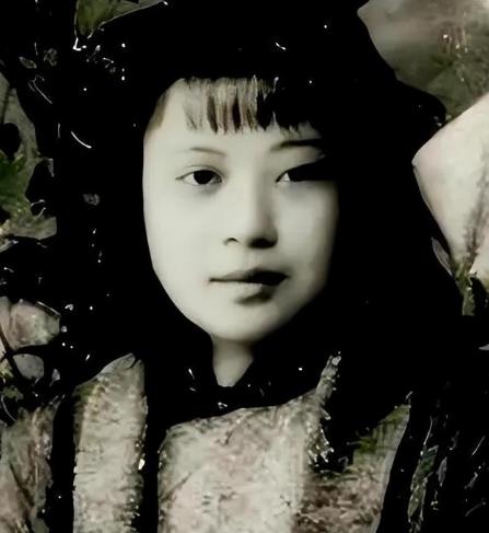 1945年，日军轮奸了黄美英，还把辣椒水灌进她的下体，残忍地割去了她的双乳。就在