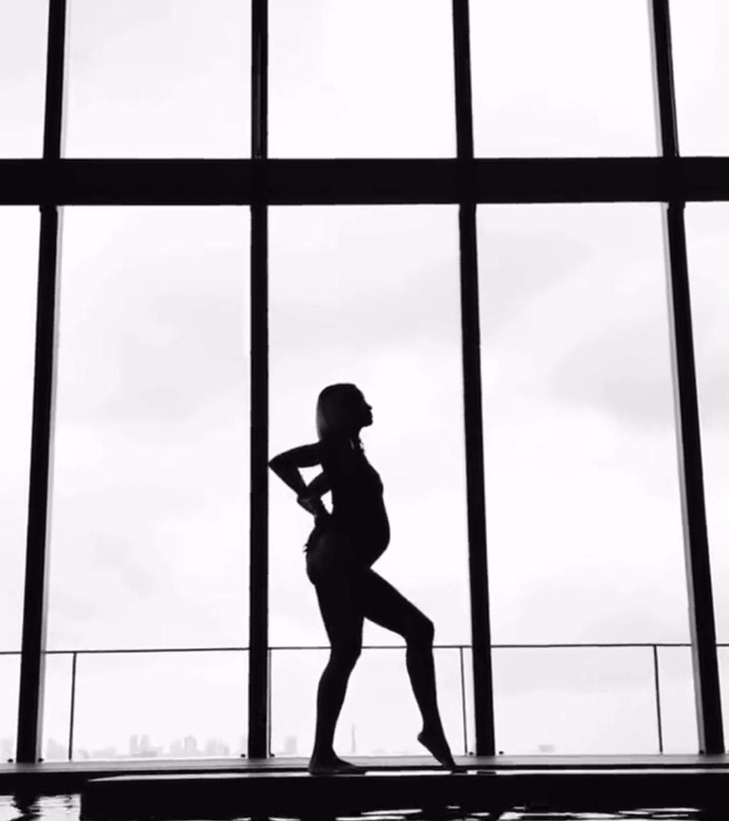 美国歌手 Ciara（席亚拉）在社交媒体上宣布自己已经怀上第四胎，她写道：“我非