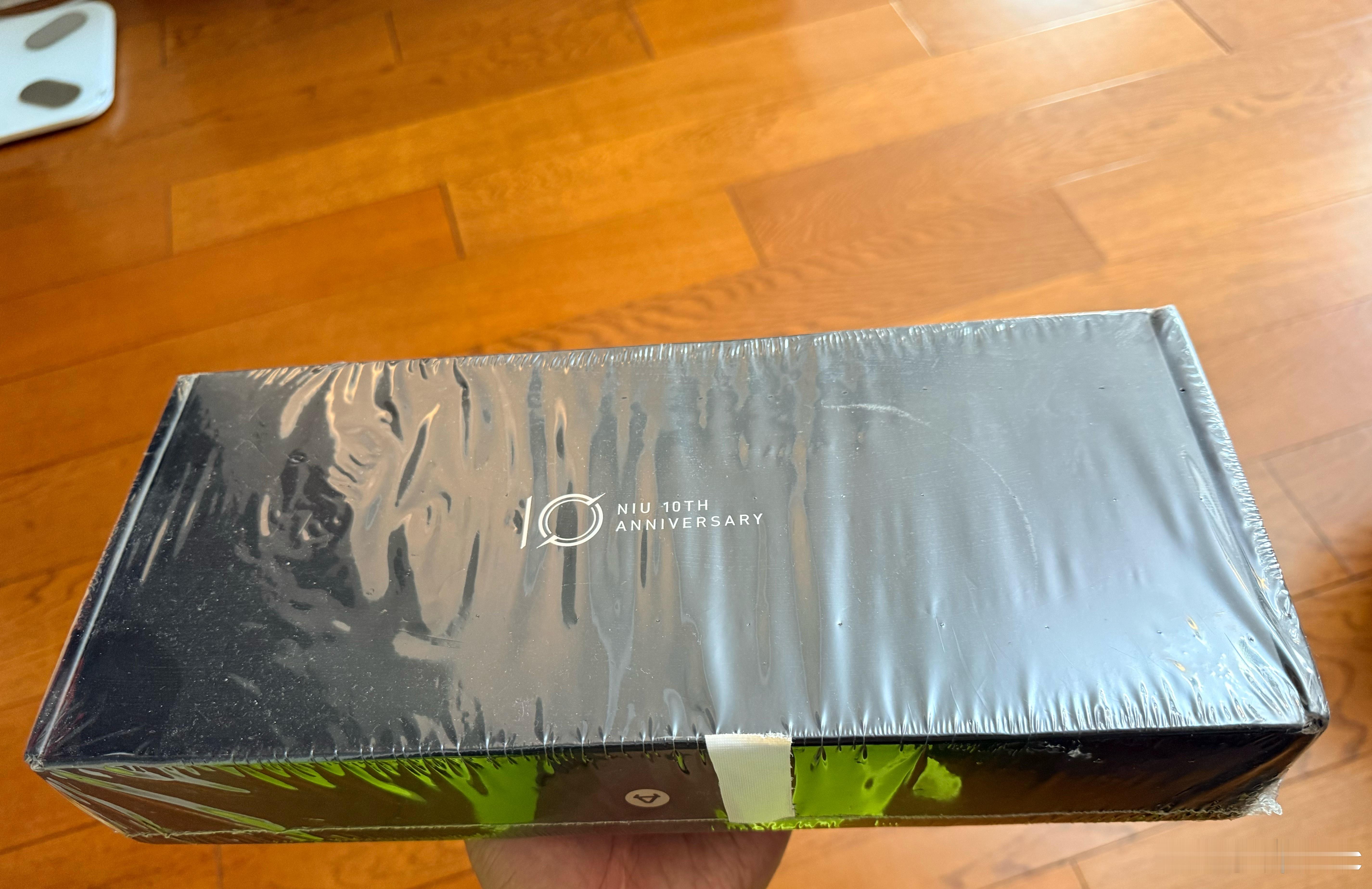 小牛十周年纪念纯铜小车模，要的评论区留言即可，送给铁粉，只有一个