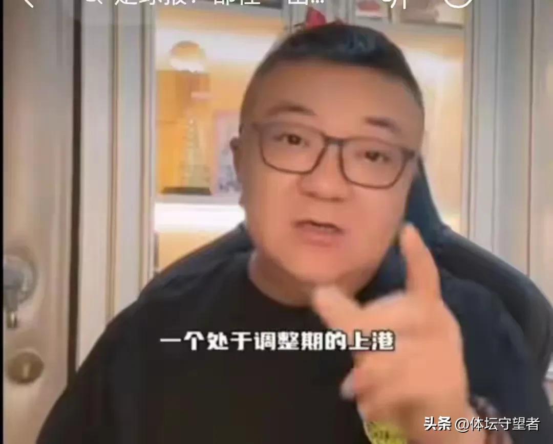 45岁的青岛西海岸主教练邵佳一当选为中国男子足球国家队主教练，邵佳一球员时代多次