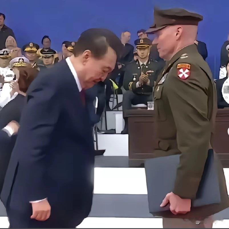 据说这哥们被判得不轻，为什么不找美国朋友帮帮忙，把自己捞出来呢？
想当初，他是紧