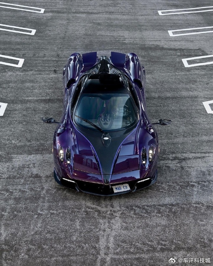 帕加尼 Huayra BC Roadster 坚守纯粹机械座舱，摒弃智能化大屏，