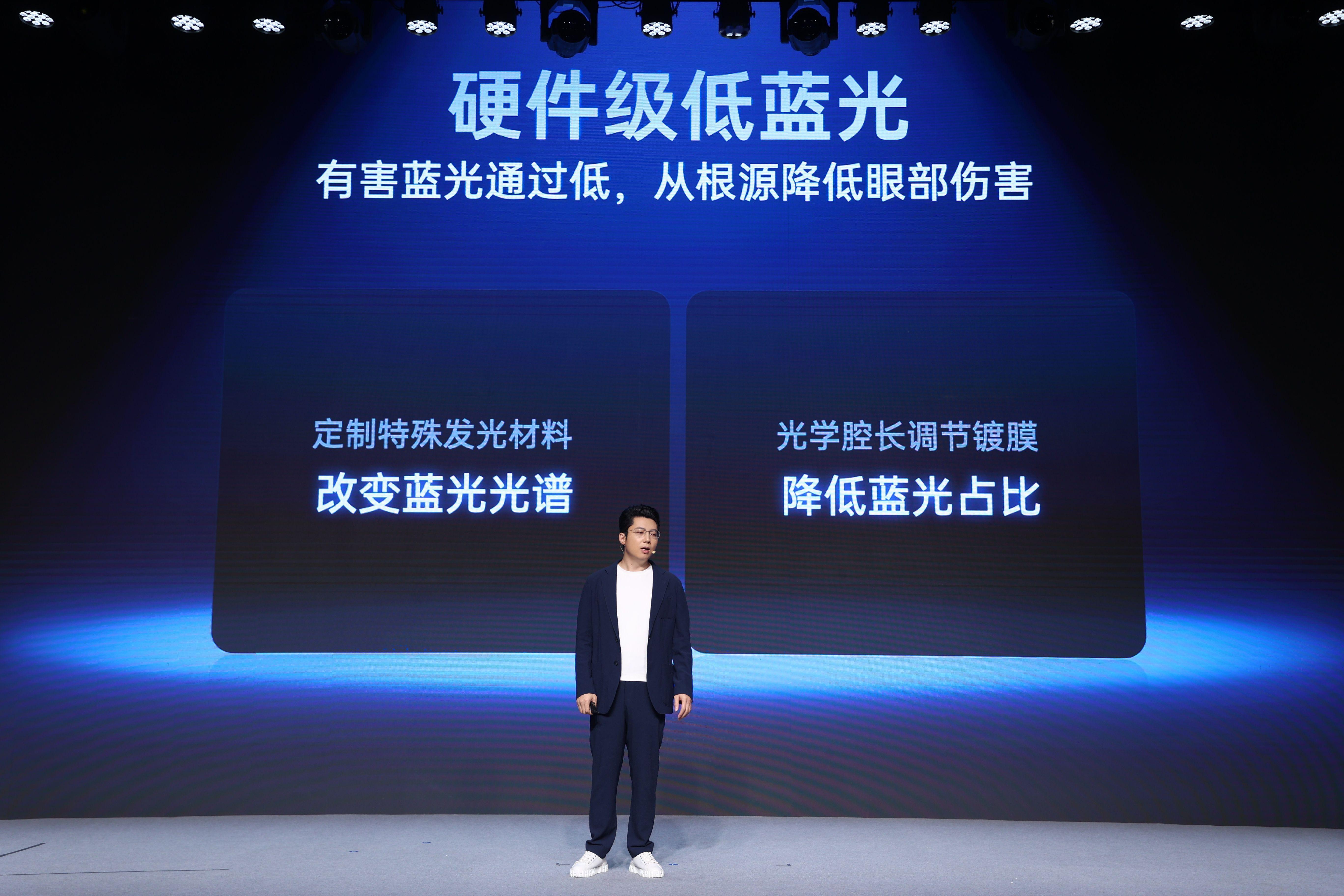 一加今天正式公布了第三代东方屏，这块将首发于一加15的屏幕最吸引人的就是把刷新率