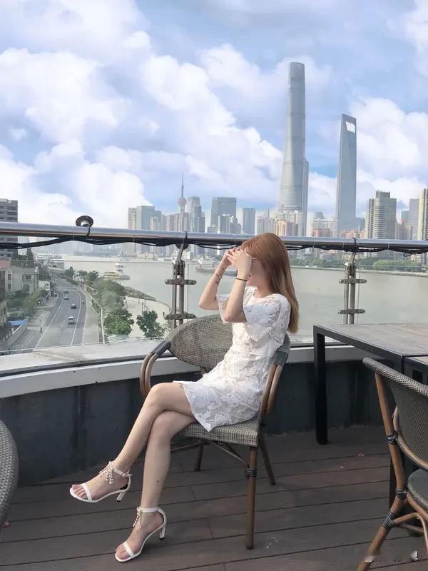 上海美女征婚要求那可真是五花八门。之前看到有个美女要求男方年收入得 50 万以上