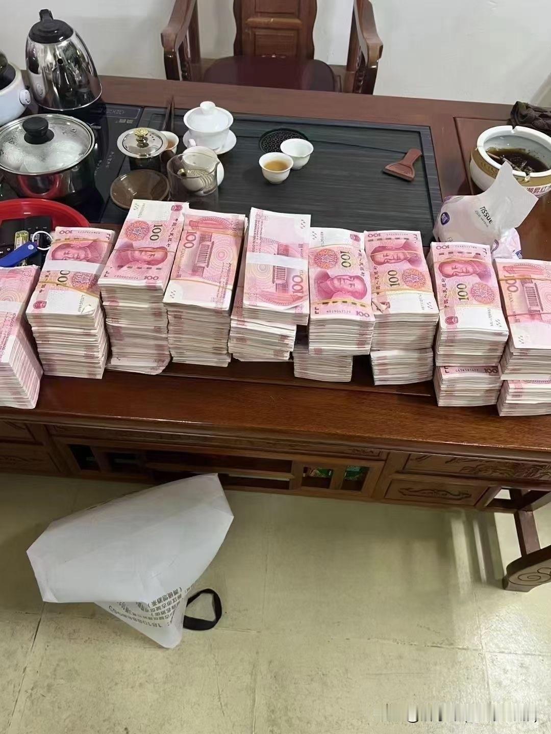 四浪调整基本上，十月就能结束，十一月就会往上，真正突破4258，形成主升浪大级别