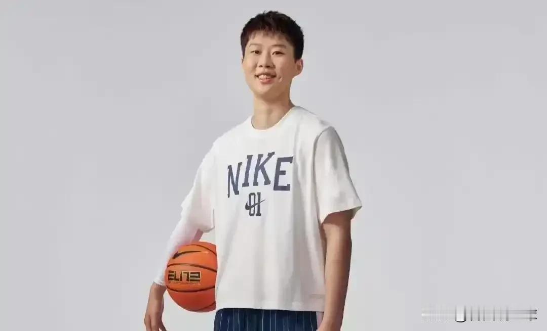 准绝杀！今天进行的美国 WBCA Showcase女篮比赛中，中国球员邓雨婷效力