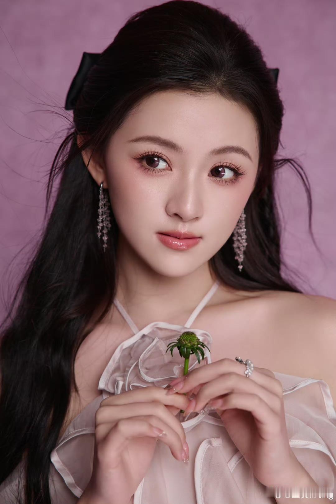 👠王奕婷

《太平年》中饰演小周后