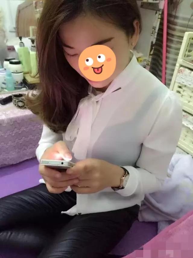 花不完，根本花不完，给的实在是太多了，我媳妇每月给我50块钱的零花钱，到月底最少