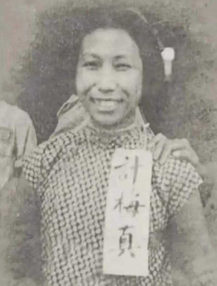 临刑前，她仍面带微笑，牺牲时才35岁

她叫计梅真。

计梅老家在江苏苏州，19