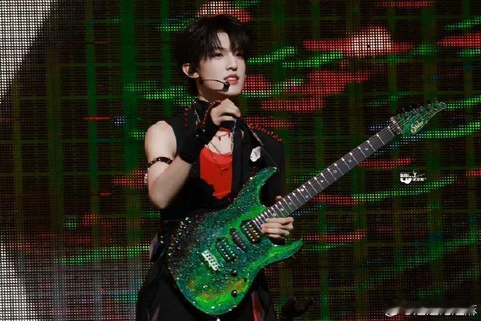 张泽禹电吉他版iwannabeyourslave每次听张泽禹的吉他cover，都