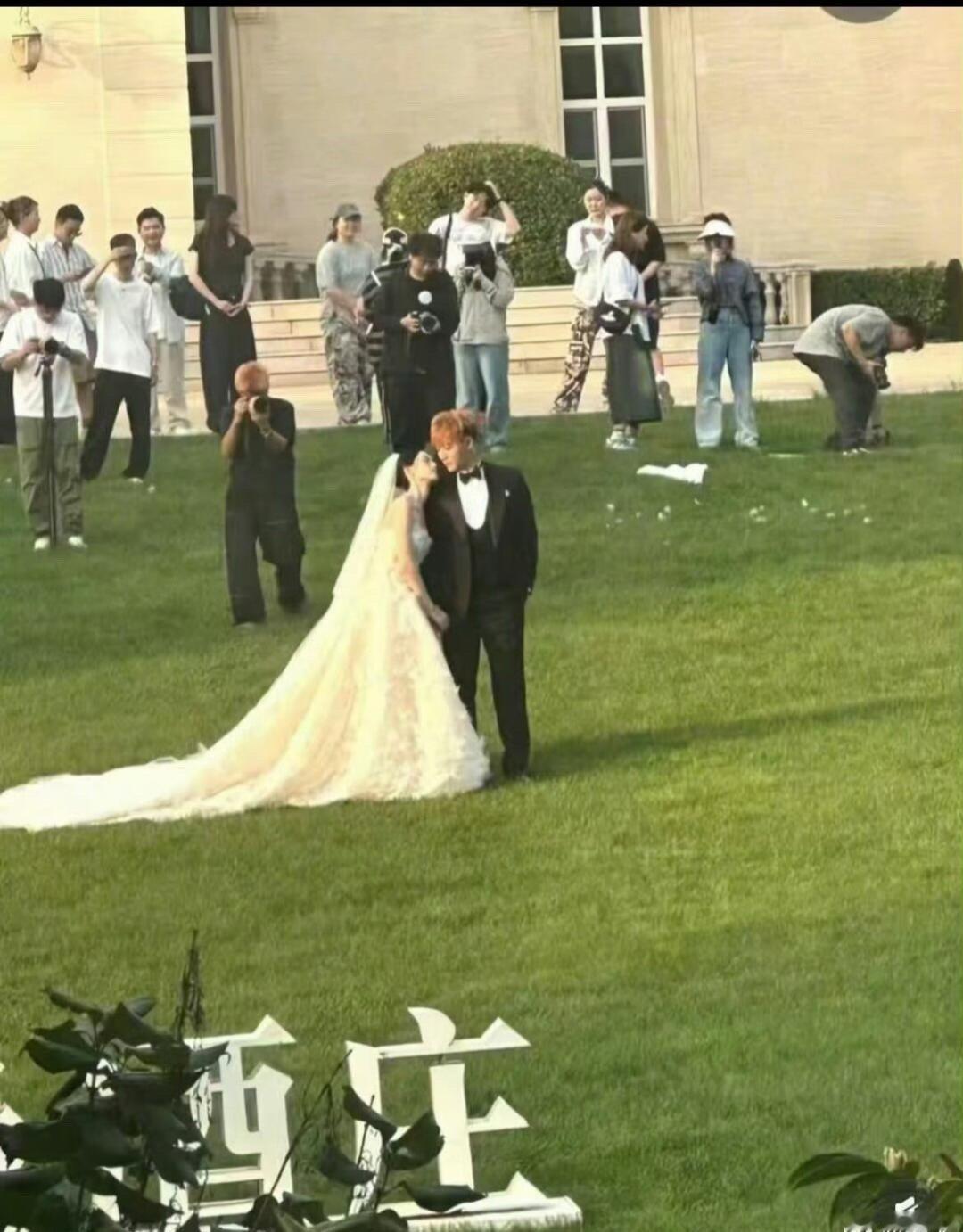 黄子韬徐艺洋结婚要直播，这下真成内娱养成系夫妻了 ​​​