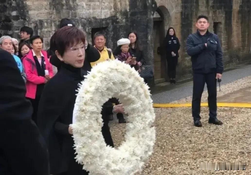 12月13日国家公祭日，台湾洪秀柱和黄智贤都非常有感。

洪秀柱发长文缅怀，强调