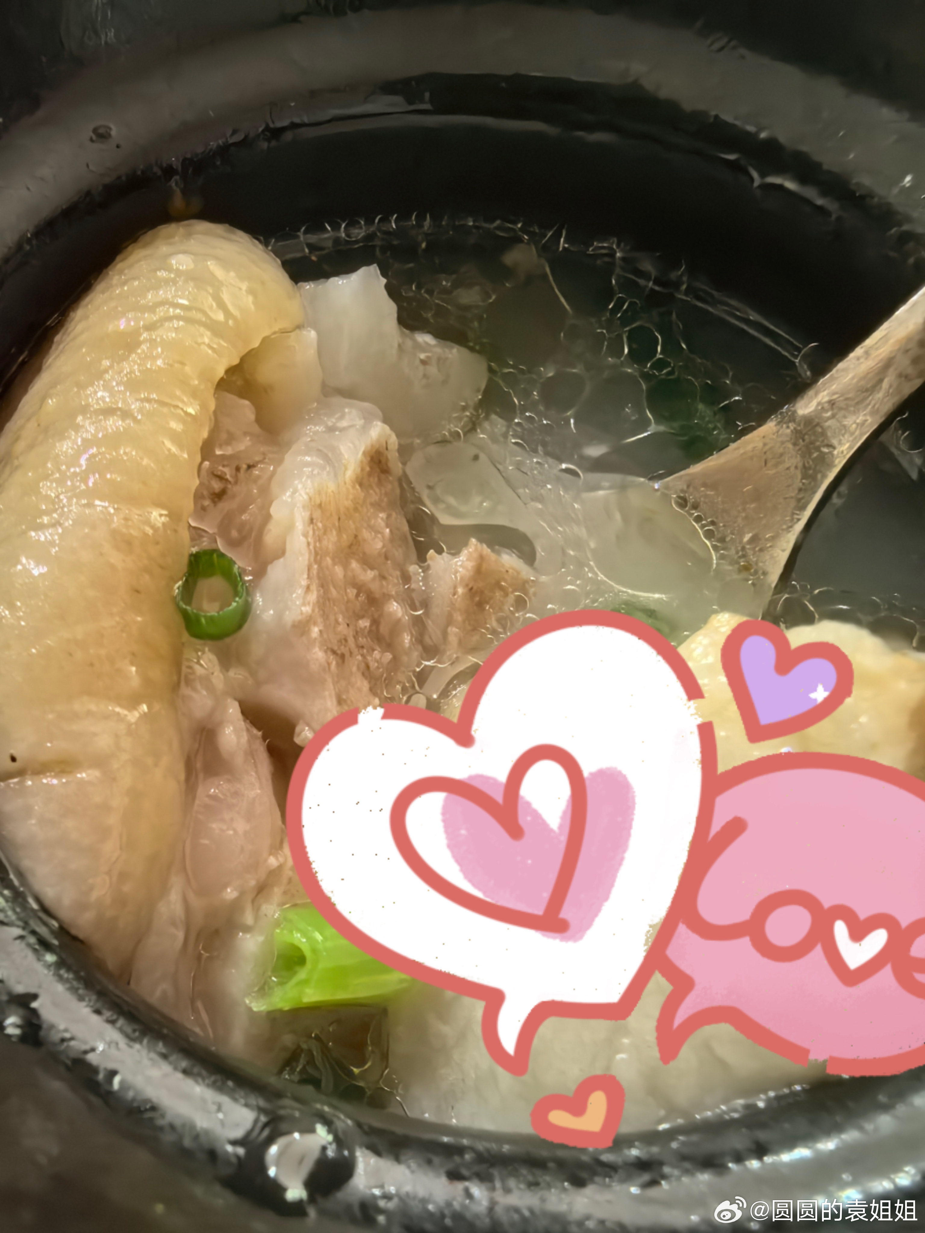 今天的汤不错呀炖的白芸豆很软糯加了一点点蘸水，太好吃了，也不油腻美食分享