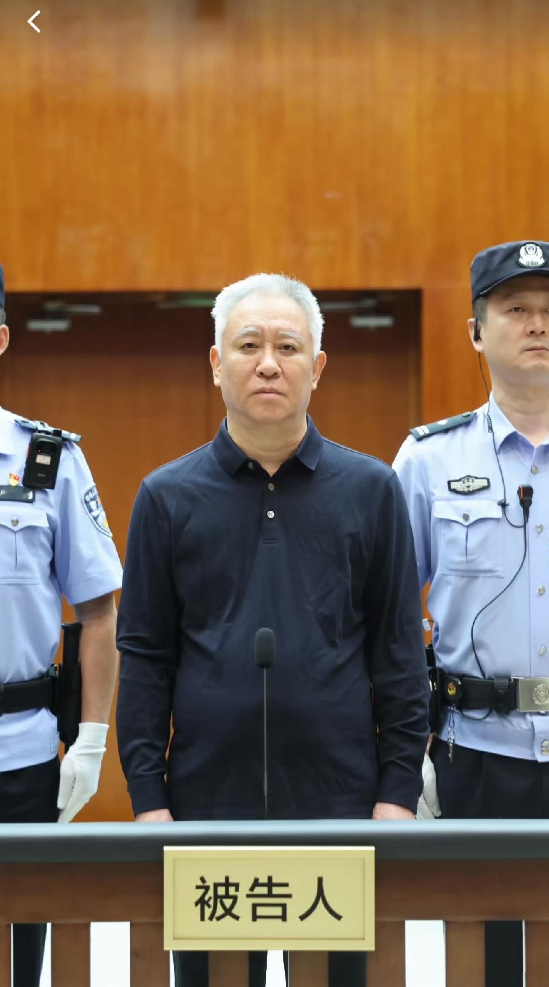 许家印成这样了—— ​​​​
曾经是那样。（图二） ​​​

眼看他起朱楼，眼看