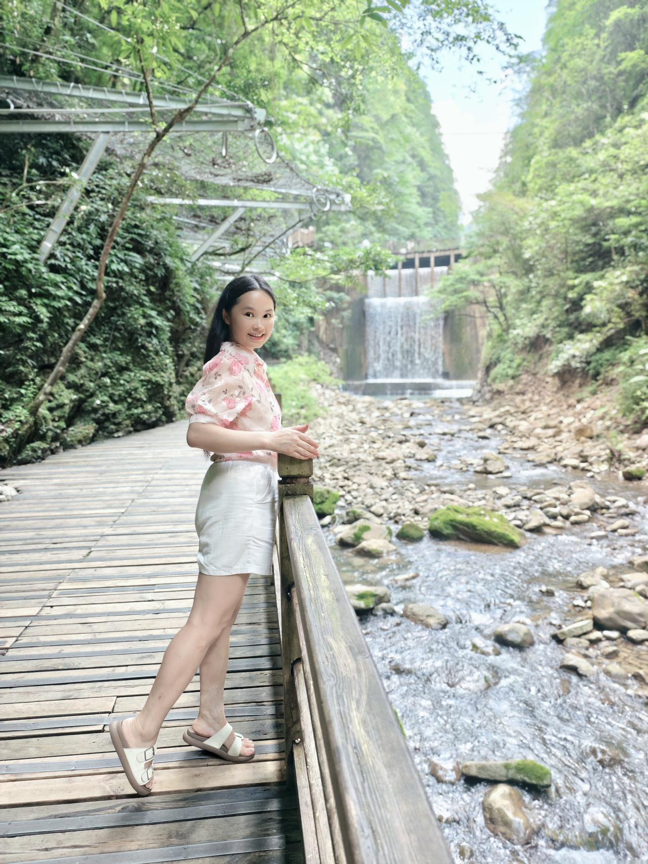 平日记•早安

又见武陵源，重逢三千奇峰。

时隔十三年，再度奔赴这片山水，依旧
