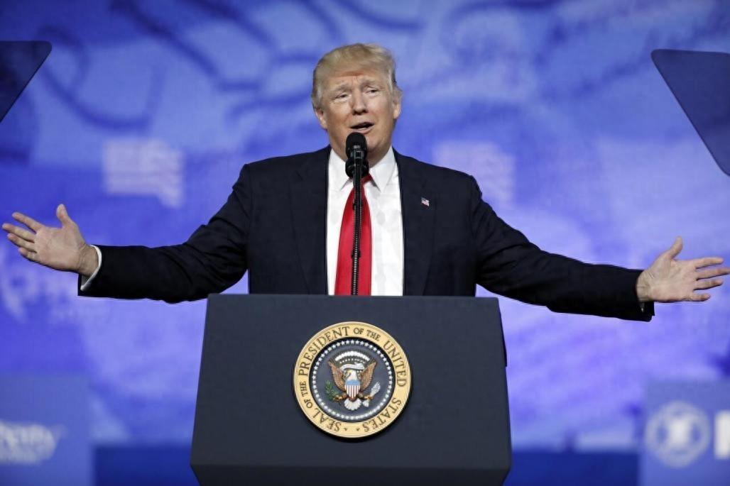 “如果你敢打乌克兰，我就要轰炸莫斯科，把莫斯科炸成稀巴烂”，还对中方放狠话，“如