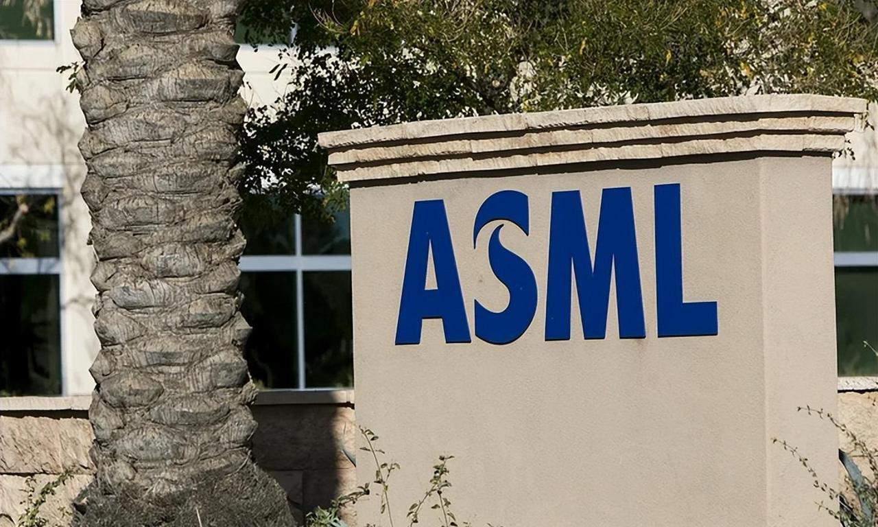 荷兰成了第一个被“祭旗”的欧洲国家！
 
咱们这边正式动手了：对涉及荷兰ASML