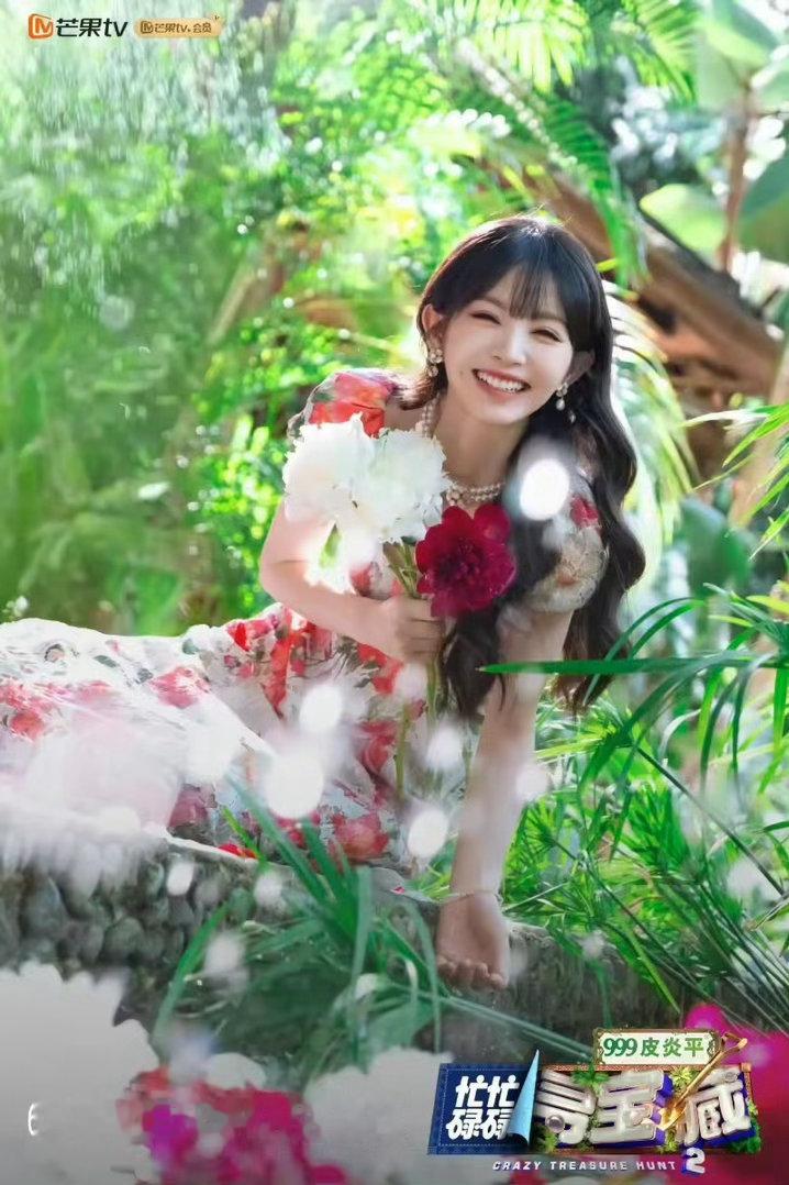 田曦薇花间芍药氛围大片田曦薇花间芍药氛围大片好美，妥妥滴花仙子没错了🌸！田曦薇