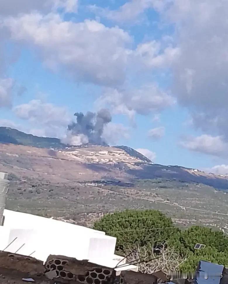 🇮🇱🇱🇧以色列再次轰炸黎巴嫩。

以色列国防军袭击黎巴嫩南部真主党训练营