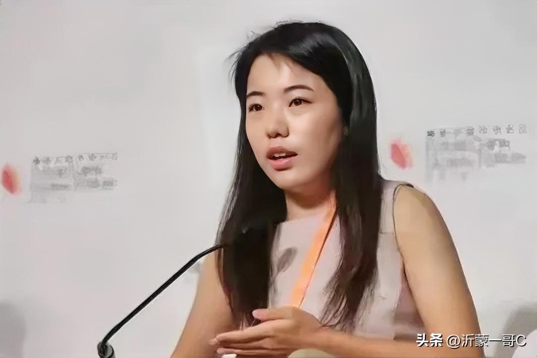中国人民大学决定撤销蒋方舟硕士学位！
向不屈不挠、不畏艰险、为了正义而举报蒋方舟