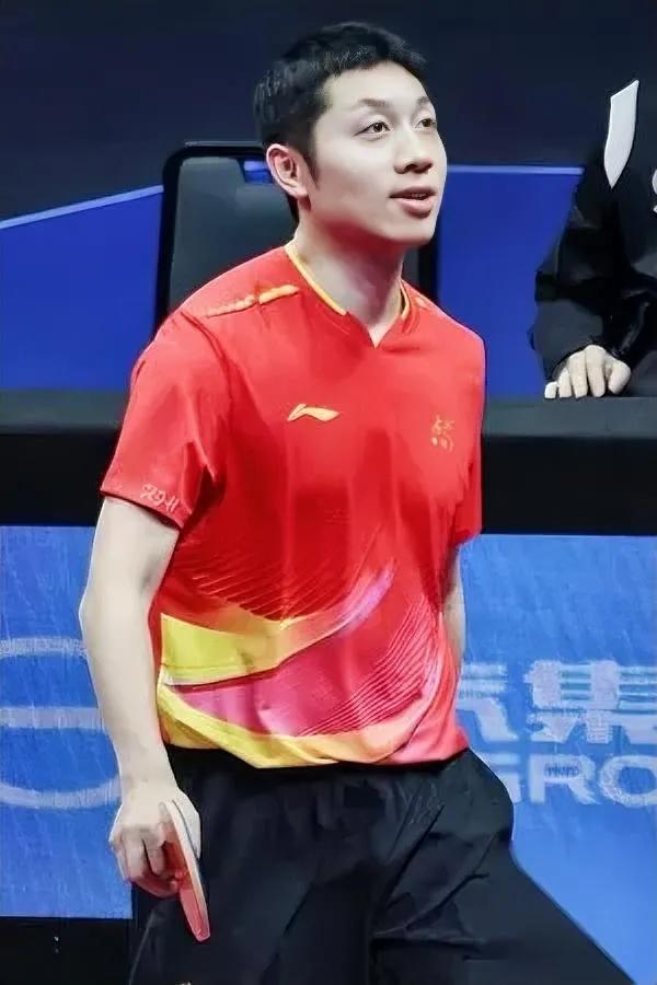 许昕又上热搜了！

这次采访藏玄机？

乒协领导发言咋总让人看不懂？许昕昨晚体育