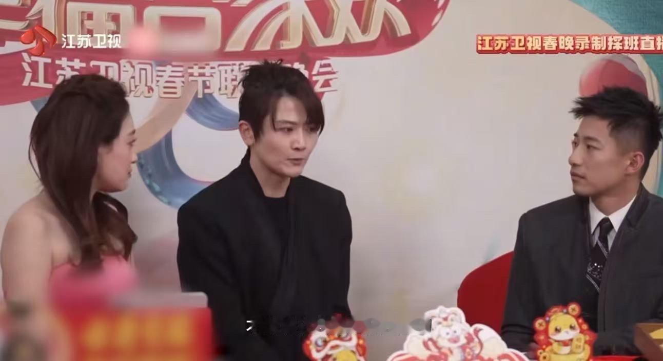 刘端端直播漏勺手动捂嘴  没想到看刘端端的直播竟然还能够让我们有了意外的收获呀，