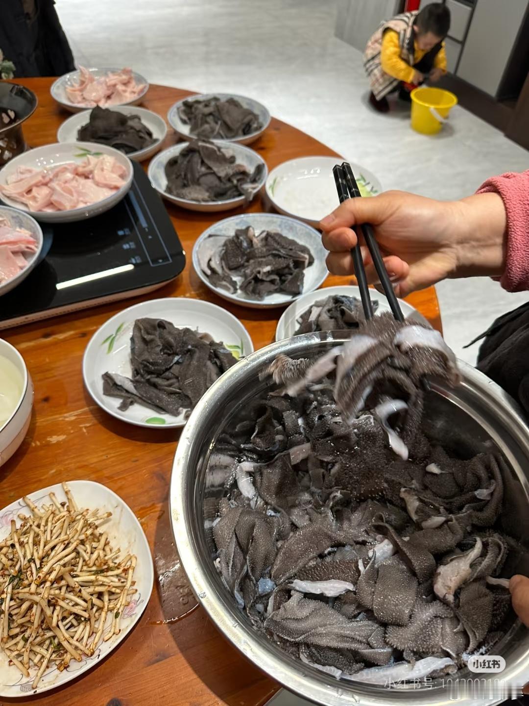 全球九成毛肚都被中国人吃了因为麻辣火锅中最重要的就是毛肚，谁懂毛肚和牛百叶的威力