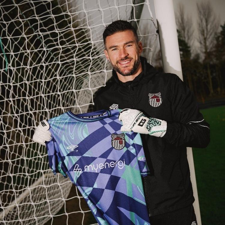 官方：英乙球队格林斯比紧急租借37岁门将奥唐纳，租期7天官方消息，英乙球队格林斯