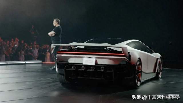 5 天跌掉 6200 亿，特斯拉发了辆会飞的车：差距在哪？