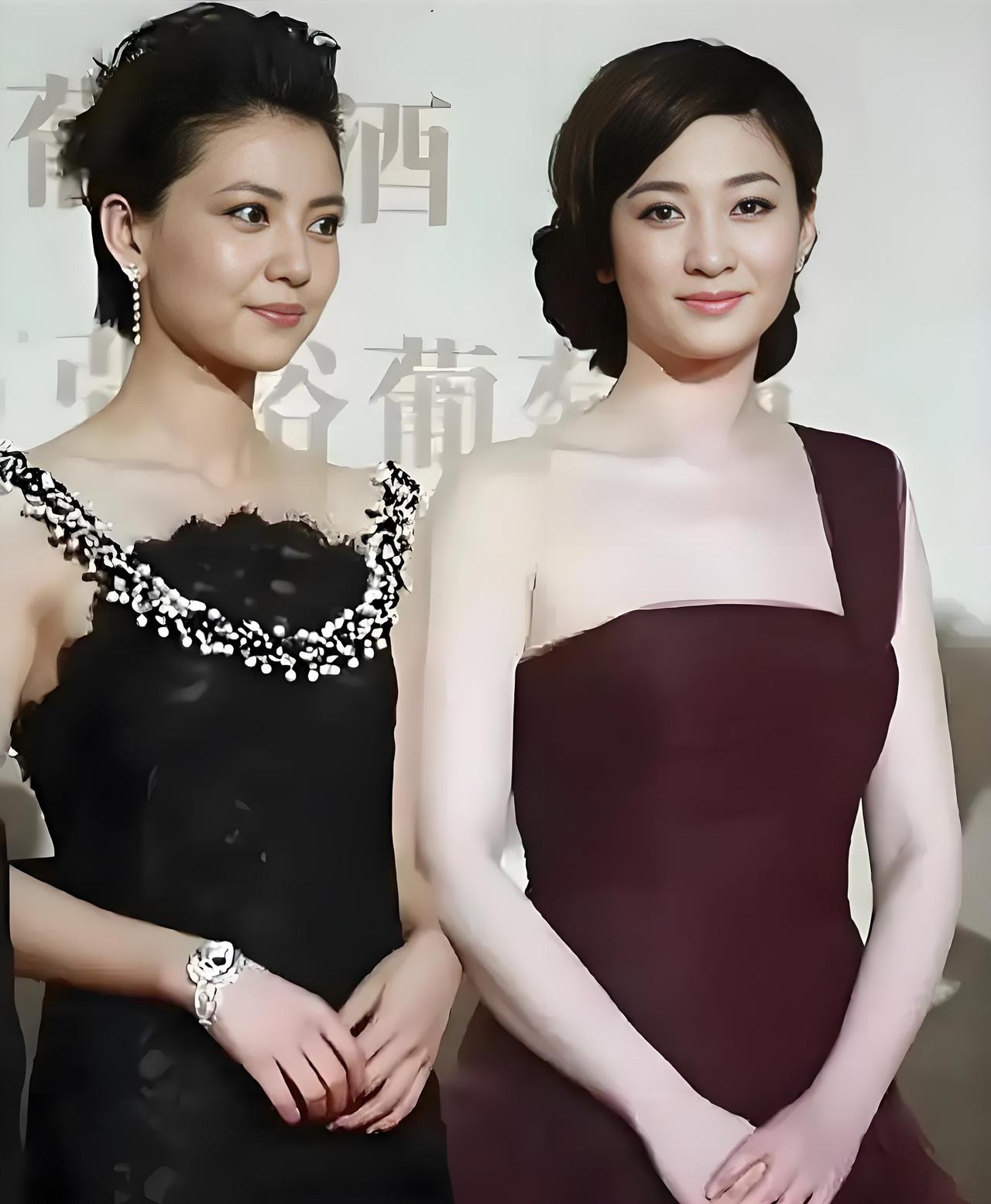 感觉这是李小冉最美的一张照片！真正的颜值巅峰状态呐，笑起来简直就是迷死人呀！甚至