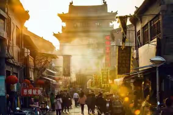 不知道朋友们注意到没有，现在在咱们洛阳的大街上，夏天最热的时候，也很少看到光膀子