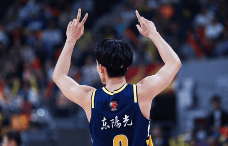 徐杰发文庆祝三连胜：继续保持，相信队友一起赢！