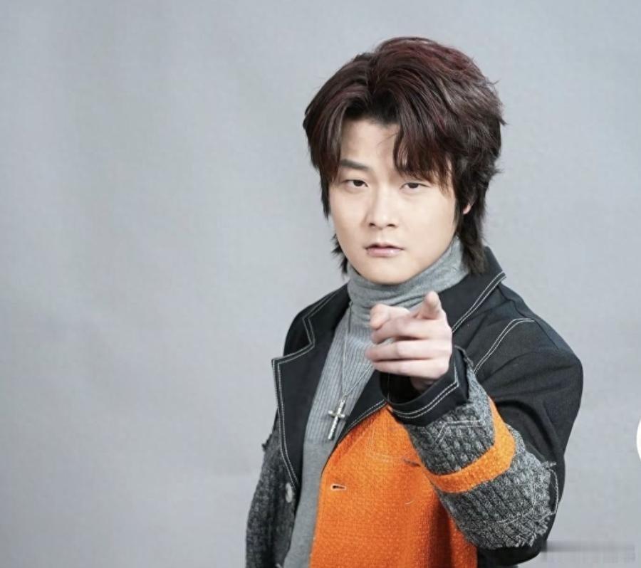 24岁短剧男演员去世横店打拼多年前途大好,24岁演员黄子仟，因骑机车失控撞上了护
