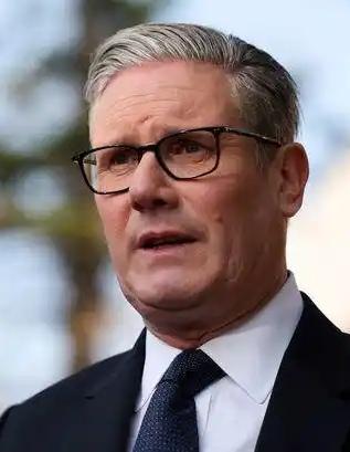 英国首相斯塔默表示，英国不支持对霍尔木兹海峡的封锁行动。“英国确实面临相当大的压