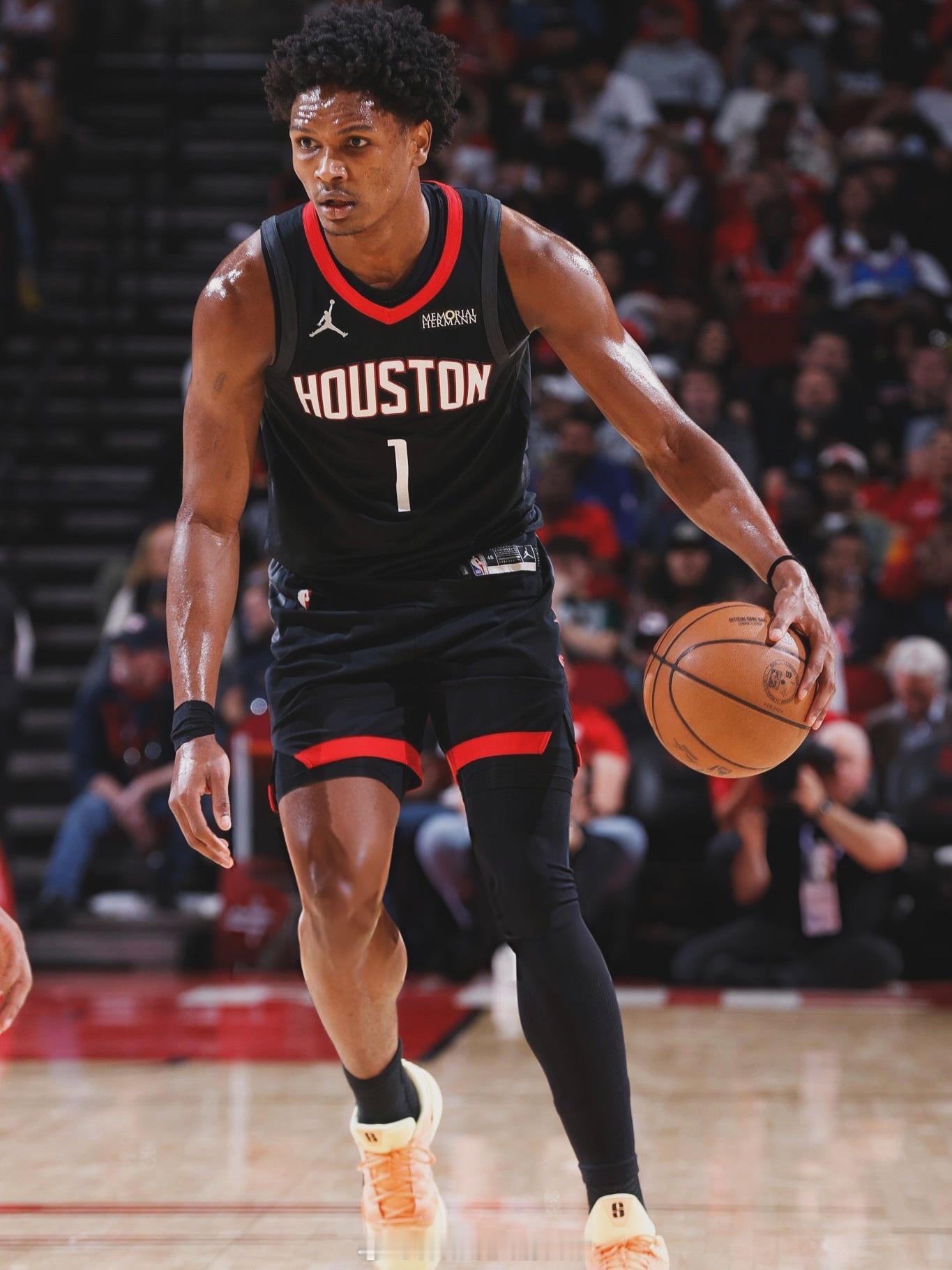 记者：“今天你们的防守心态是什么？对方是西部最好的球队之一，但火箭也是，就从防守