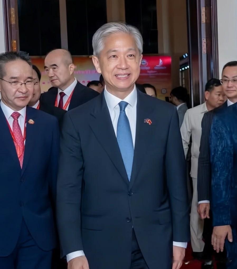 别吝啬
用一句赞美的话形容汪司。