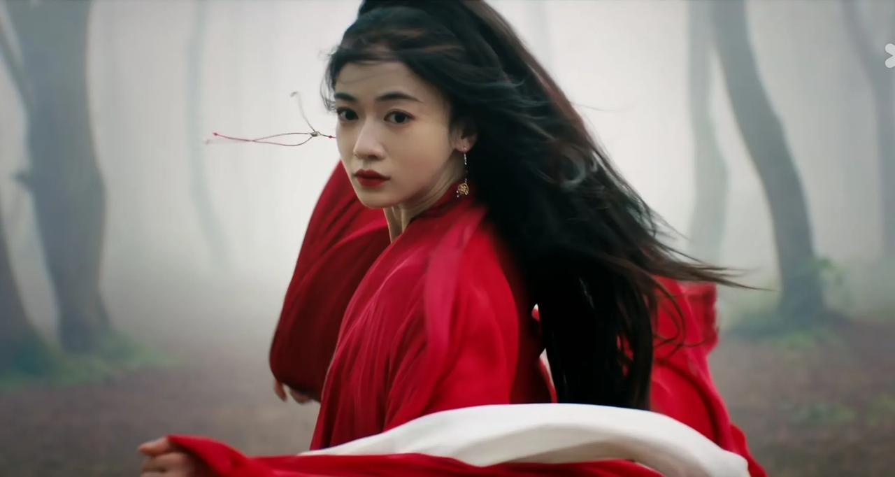 剧荒！
在《庆余年2》匆忙收官，《玫瑰的故事》又姗姗来迟之当口，居然“无剧”可看