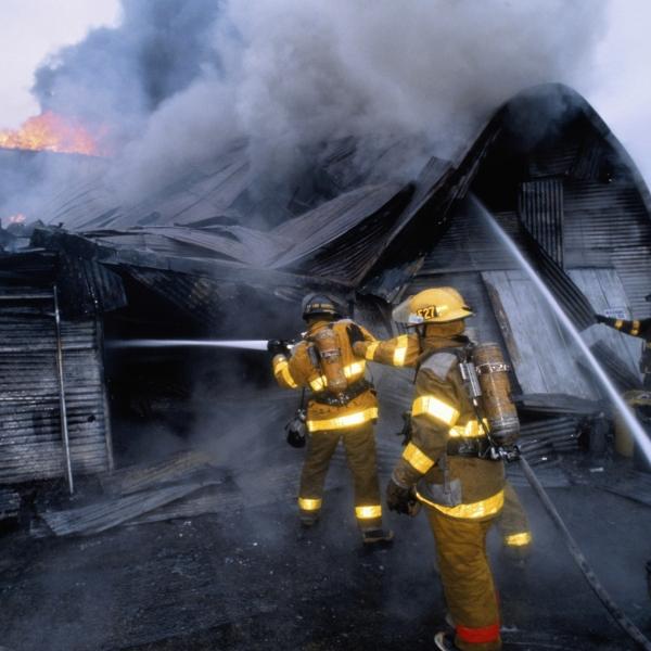 【大火吞噬雅加达！住宅兼仓库起火10小时，致5人遇难】

当地时间12月18日2